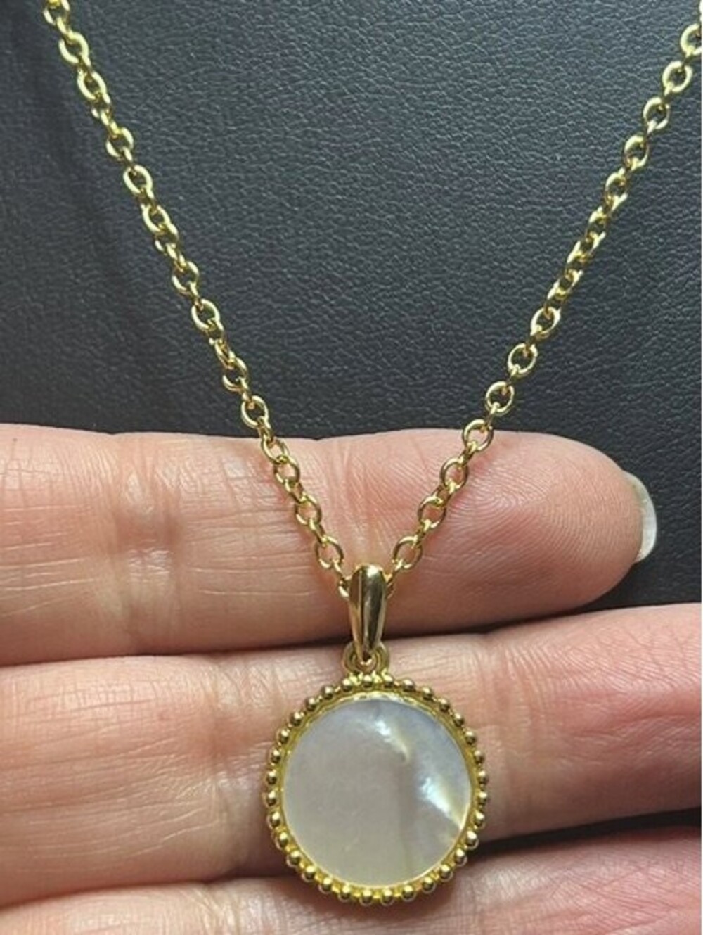 B7396 Talbots Mother of Pearl Pendant Necklace Adjustable 18-20" Gold Tone